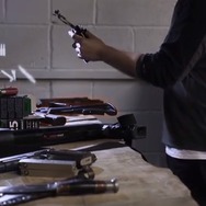 数ある武器の中から彼が選んだのは?