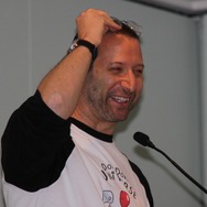 Greg Johnson氏
