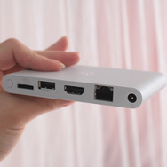 側面には端子がずらり