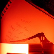 実はライトセーバーの光で判別可能