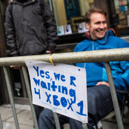 次世代機Xbox Oneが世界各国でローンチ開始、深夜に並ぶファンの姿も