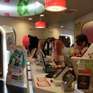 『初音ミク Project mirai 2』体験会はミクダヨー降臨でアイドル撮影会に!?『ぷよぷよ』とのコラボ経緯からビッグエコーとのコラボルーム視察レポート