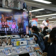 次は14日がチャンス!名越監督と横山氏が新宿『龍が如く 維新!』体験会にて150人以上にサインを実施