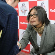 次は14日がチャンス!名越監督と横山氏が新宿『龍が如く 維新!』体験会にて150人以上にサインを実施