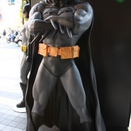 『バットマン: アーカムビギンズ』の試遊やトークショーなど、秋葉原で開催された「DCコミック＆ワーナーヒーローズ!フェスティバル2013」レポート