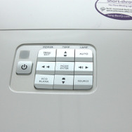 わずか1.5Mで100インチ投影が可能な短焦点プロジェクター