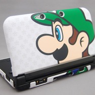 背景にはスターが並ぶ