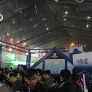 会場を埋め尽くす選ばれた100名のファンたち