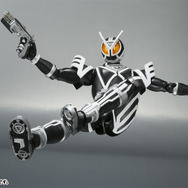 仮面ライダー555」ファイズ、カイザ、そして「デルタ」がS.H.