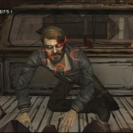 目前にウォーカーが！ピンチの度合いは画面の色で分かる。画面の指示に従ってうまく対処しよう