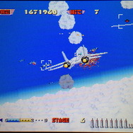 操作方法はスライドパッドで機体のコントロール、Yボタンで「バルカン砲」