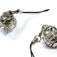 桐生の携帯はソフバン！『龍が如く 見参！』モデル登場