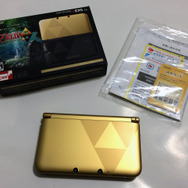 パックの内容　本体には4GのSDカードが挿入されています