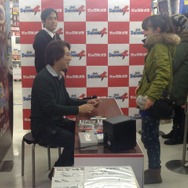 編集部は見た！サイン&握手会も行われた『戦国BASARA4』発売記念イベントに現れた謎の人物の正体とは