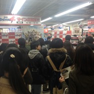 編集部は見た！サイン&握手会も行われた『戦国BASARA4』発売記念イベントに現れた謎の人物の正体とは