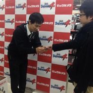 編集部は見た！サイン&握手会も行われた『戦国BASARA4』発売記念イベントに現れた謎の人物の正体とは