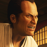 白装束の男