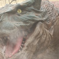 看板娘もホッと胸をなで下ろす迫力「モンスターハンター・ザ・リアル 2014」等身大ティガレックスの大咆哮