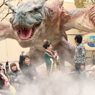 看板娘もホッと胸をなで下ろす迫力「モンスターハンター・ザ・リアル 2014」等身大ティガレックスの大咆哮