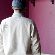 エディットモード、吸い込む「カービィ」をワンポイントにあしらった、着心地満点の新作スウェットを発表