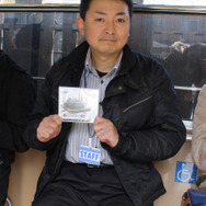 参加者に混じっていた飯塚ディレクターを激写