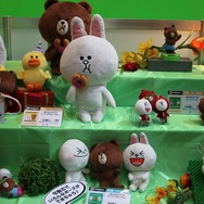 【JAEPO 2013】LINE、パズドラ、ダンガンロンパなど注目アイテムが揃ったフリューブース