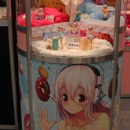 【JAEPO 2013】LINE、パズドラ、ダンガンロンパなど注目アイテムが揃ったフリューブース