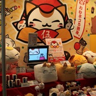 【JAEPO 2013】LINE、パズドラ、ダンガンロンパなど注目アイテムが揃ったフリューブース