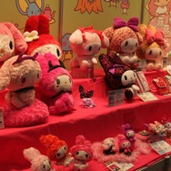 【JAEPO 2013】LINE、パズドラ、ダンガンロンパなど注目アイテムが揃ったフリューブース