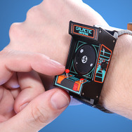 あなたの腕に筐体を、アーケード筐体型腕時計「Classic Arcade Wristwatc」が登場