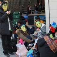 すでに長蛇の列 銀座ソニービルにてPlayStation 4先行販売手続き開始 ― 現場にはゲームガールズの姿も