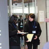 すでに長蛇の列 銀座ソニービルにてPlayStation 4先行販売手続き開始 ― 現場にはゲームガールズの姿も