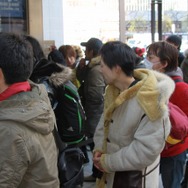 すでに長蛇の列 銀座ソニービルにてPlayStation 4先行販売手続き開始 ― 現場にはゲームガールズの姿も