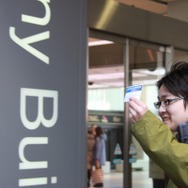 すでに長蛇の列 銀座ソニービルにてPlayStation 4先行販売手続き開始 ― 現場にはゲームガールズの姿も