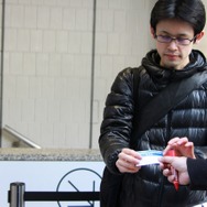 すでに長蛇の列 銀座ソニービルにてPlayStation 4先行販売手続き開始 ― 現場にはゲームガールズの姿も