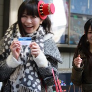 すでに長蛇の列 銀座ソニービルにてPlayStation 4先行販売手続き開始 ― 現場にはゲームガールズの姿も