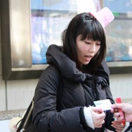 すでに長蛇の列 銀座ソニービルにてPlayStation 4先行販売手続き開始 ― 現場にはゲームガールズの姿も