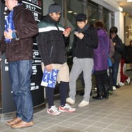 【PS4発売特集】たくさんの笑顔がここに集まりました　― 渋谷量販店でも7時から販売スタート！70人のユーザーが全員でカウントダウン