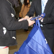 【PS4発売特集】たくさんの笑顔がここに集まりました　― 渋谷量販店でも7時から販売スタート！70人のユーザーが全員でカウントダウン