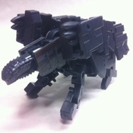 翼をたたむことも可能