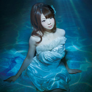 主題歌を歌うRayさん