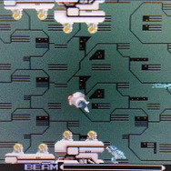 ショットボタンを押し続けることでエネルギーをチャージして「波動砲」を撃つことが可能。エネルギーの溜まり具合はビームゲージで表示され、多くチャージするほど威力は強力になります