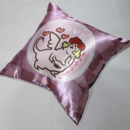 オリジナルクッションの背面「ゆるゆるハーピー&オーク」