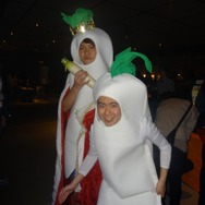 【BitSummit 14】会場で叫ぶ謎の大根人間に突撃！その正体は、あのヘキサドライブだった！？スマホ向けTD『ダイコン王の野望ッッッン!!』とは