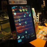 【BitSummit 14】会場で叫ぶ謎の大根人間に突撃！その正体は、あのヘキサドライブだった！？スマホ向けTD『ダイコン王の野望ッッッン!!』とは