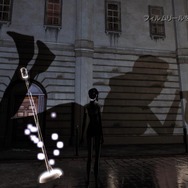 壁面に映し出された女性の姿。この平面的な影の世界に入り込むことができる