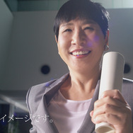 現実の巨人・和田アキ子さんが廊下を走る『進撃の巨人 -自由への咆哮-』のCM第2弾が全国オンエア