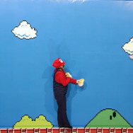 観客も大ウケ！スペインのTV番組が『スーパーマリオブラザーズ』を実写で無理矢理再現