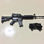 【日々気まぐレポ】第41回 数々のFPS/TPSに登場する銘銃が1/12アクセサリーに!「Little Armory M4A1タイプ」で遊んでみた