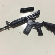 【日々気まぐレポ】第41回 数々のFPS/TPSに登場する銘銃が1/12アクセサリーに!「Little Armory M4A1タイプ」で遊んでみた